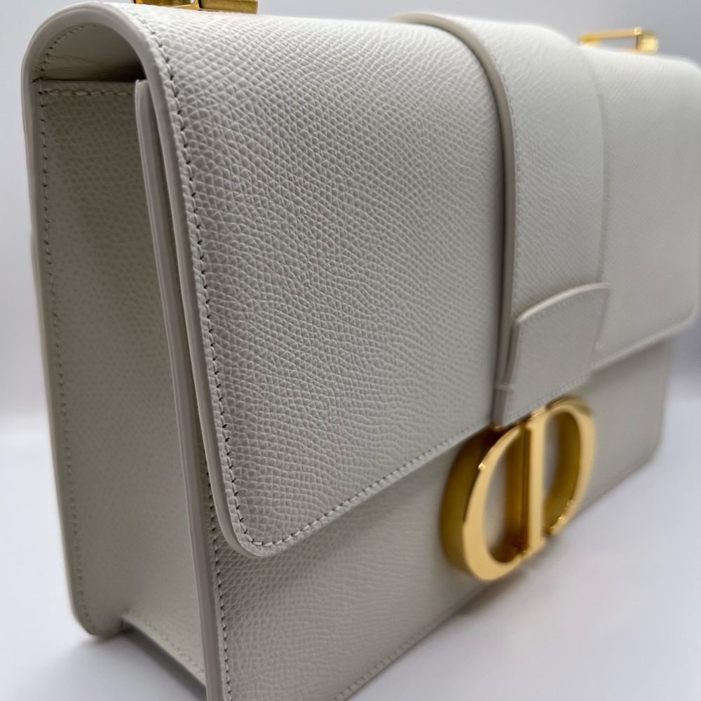 Dior 30 Montaigne - Picture 2 of 16
